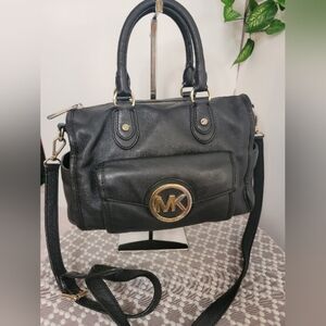 Micheal Kors Leather Crossbody Bag. Gold Hardware. Pockets & More Pockets EUC